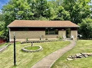 3223 Mayflower Dr, Whitehall, PA 15227