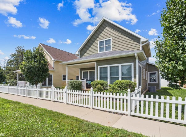 2 Garden Cottage Lane, Grinnell, IA 50112