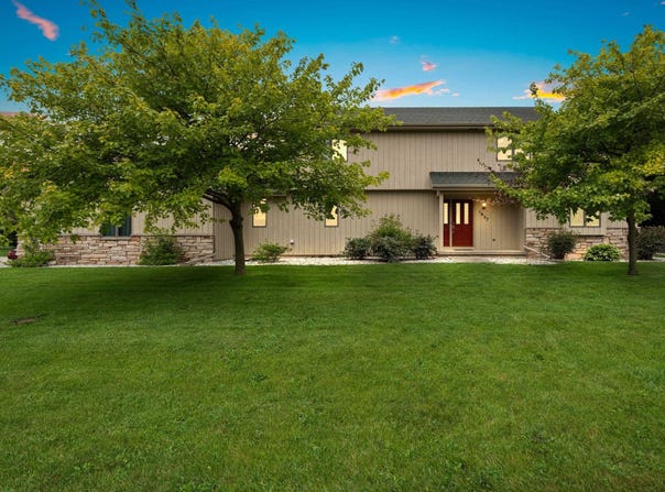 1657 HICKORY HOLLOW Lane, MENASHA, WI 54952