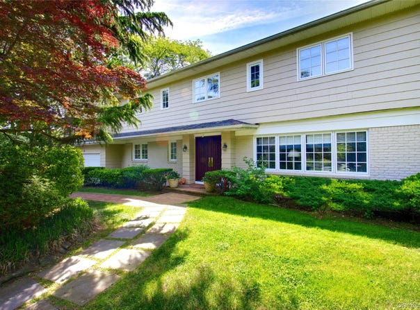65 Elm Drive, East Hills, NY 11576