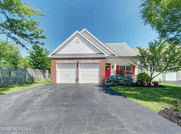 10 Holly Manor Court, Helmetta, NJ 08828