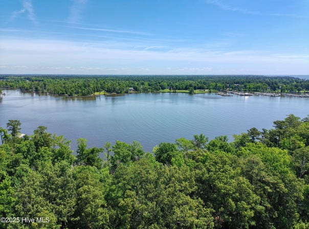 11 Peninsula Shores Way, Hertford, NC 27944