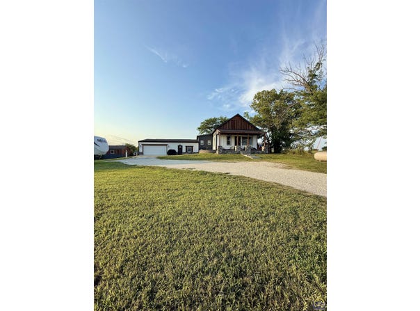 6226 NW Huxman RD, Topeka, KS 66618