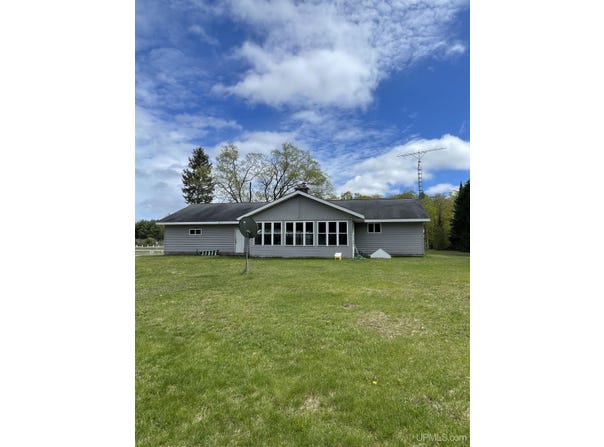 4815 N Southside Rd, Manistique, MI 49854