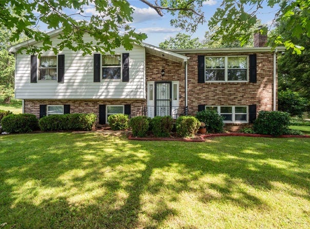 497 Freeman Falls Rd, Mt Pleasant Twp, PA 15610