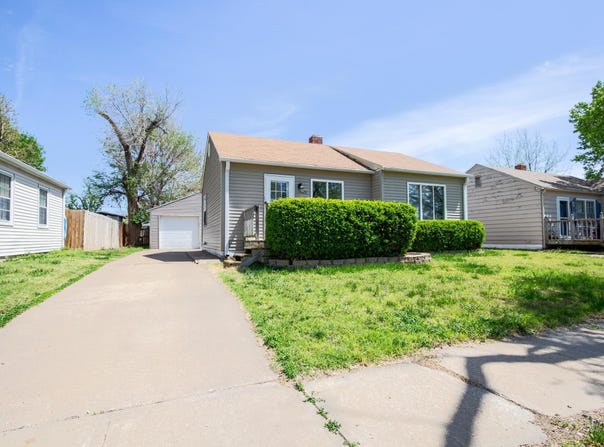 529 S College Ave, Salina, KS 67401