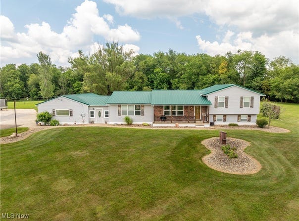 4176 Lunar Road NE, Carrollton, OH 44615