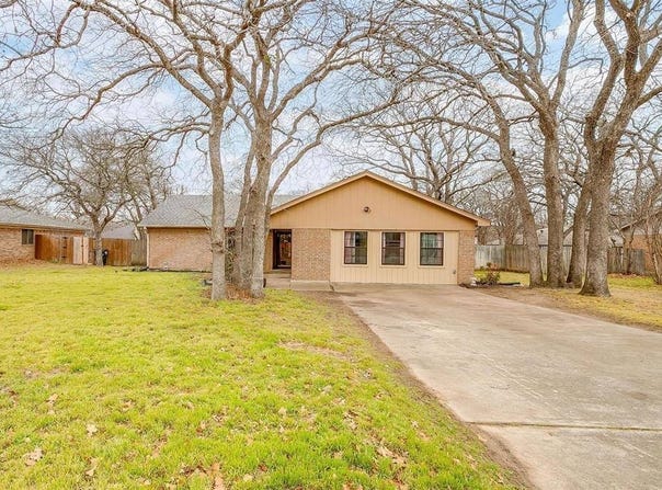 816 Lake Crest Parkway, Azle, TX 76020