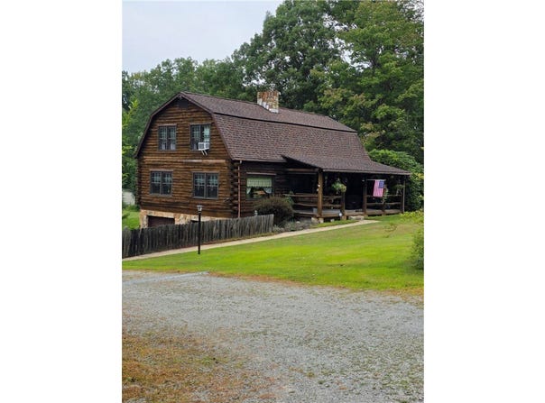 123 Crestview Rd, Donegal, PA 15610