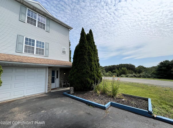 201 Victoria Arms Circle, Kunkletown, PA 18058