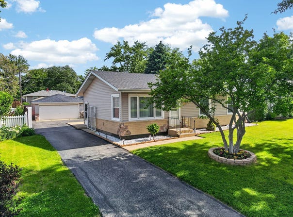 1104 Basin Drive, Lockport, IL 60441