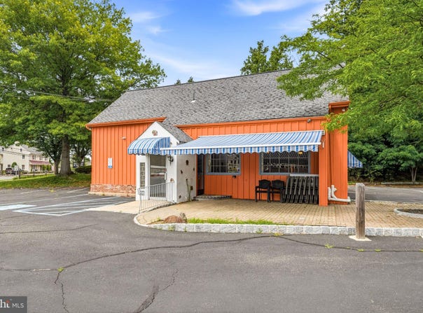 924 N BETHLEHEM Pike, AMBLER, PA 19002