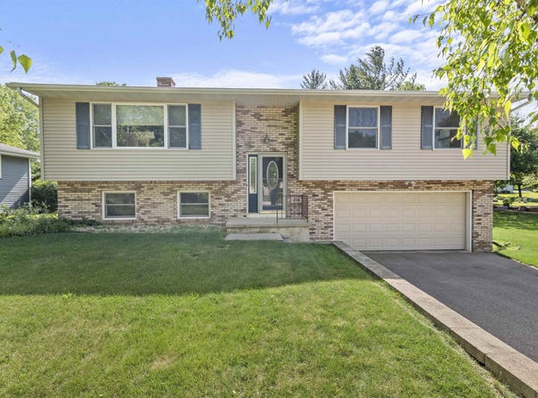 634 Cresthaven Drive, Cottage Grove, WI 53527
