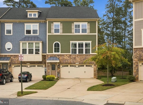 8249 HICKORY HOLLOW DR, GLEN BURNIE, MD 21060