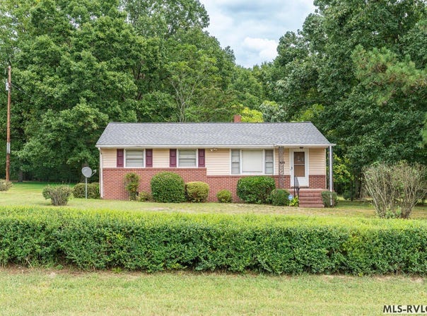 1388 LEWIS DR, Emporia, VA 23847