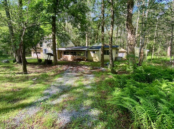 20 Yellow Feather Path, Gouldsboro, PA 18424