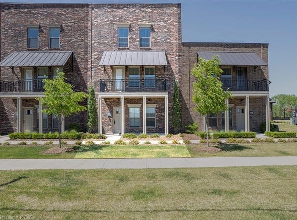 9225 R. A. Young Jr  DR, Fort Smith, AR 72916