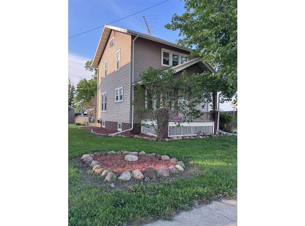 1303 Howard Street E, Creston, IA 50801