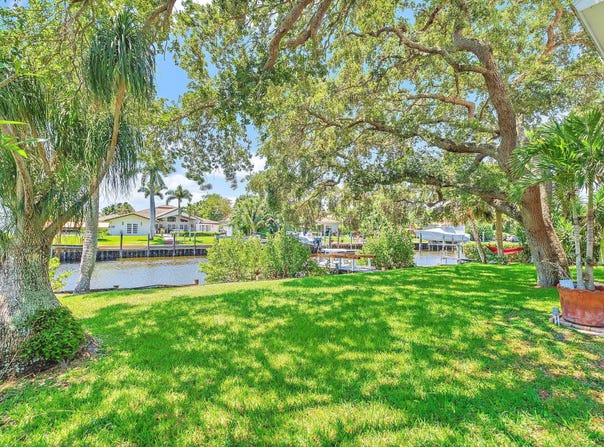 2438 Inland Cove Road, Palm Beach Gardens, FL 33410