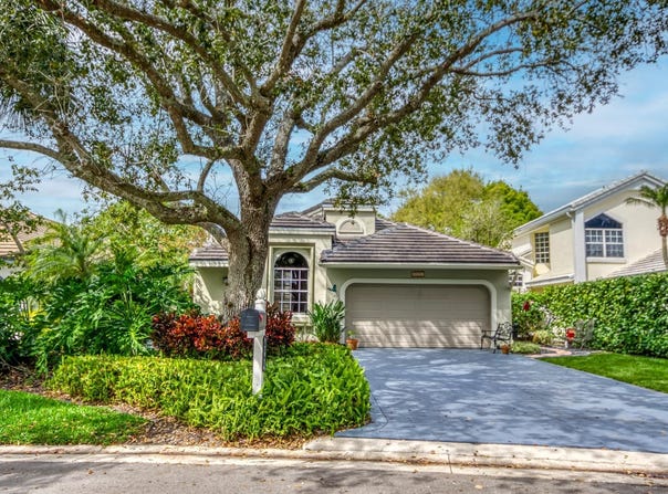 6861 Briarlake Circle, Palm Beach Gardens, FL 33418