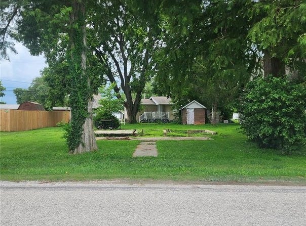 13 N Main Street, Moro, IL 62067