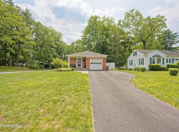 10 Werner Avenue, Bethlehem, NY 12054