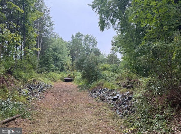 HILL Road, PALM, PA 18070