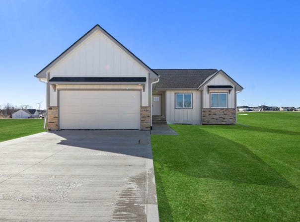 1620 Tiernan Trail, Stuart, IA 50250