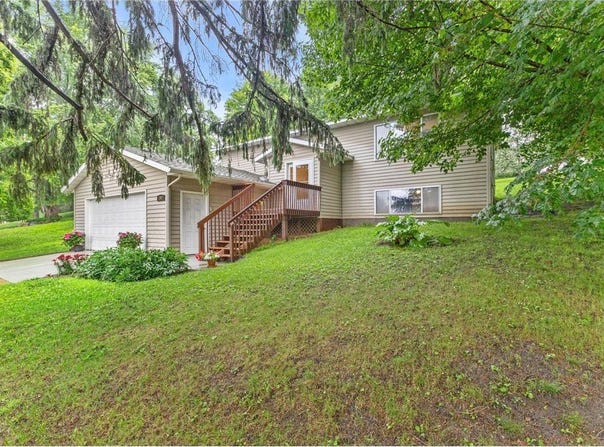207 4th Avenue NE, Hutchinson, MN 55350