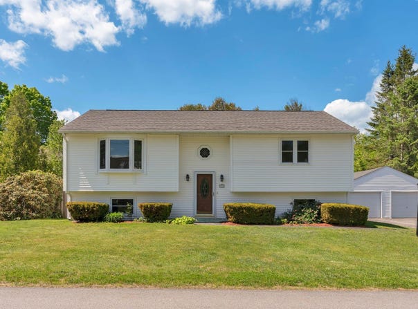 16 Leland Street, Lewiston, ME 04240