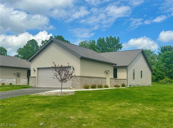 1101 Shadow Ridge Drive, Niles, OH 44446