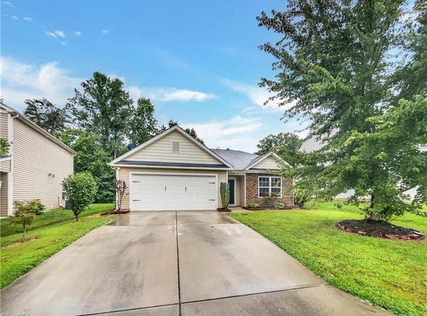 4832 Old Towne Village Circle, Pfafftown, NC 27040