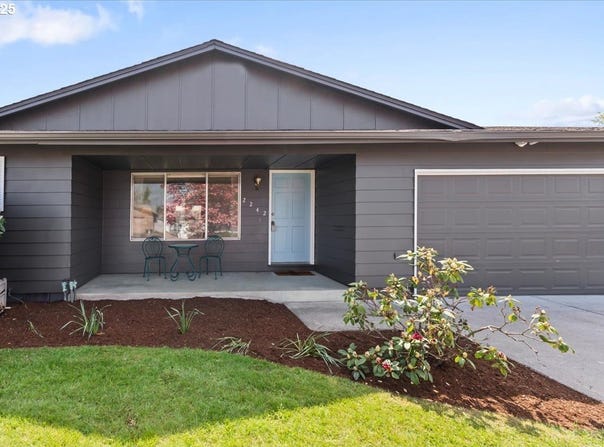 2242 W Hayes ST, Woodburn, OR 97071