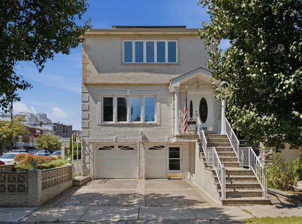 1 GREGG LANE, Bayonne, NJ 07002