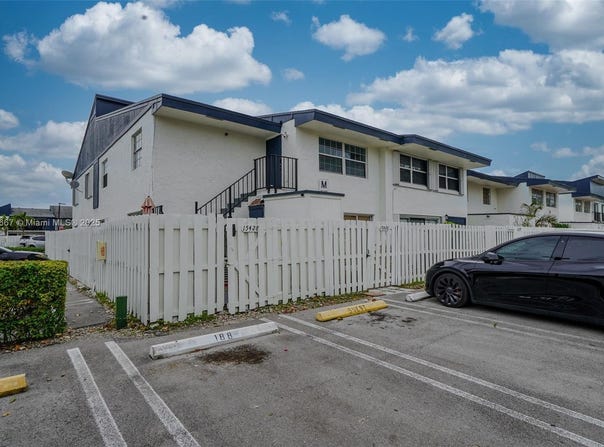 15428 SW 85th Ter, Miami, FL 33193