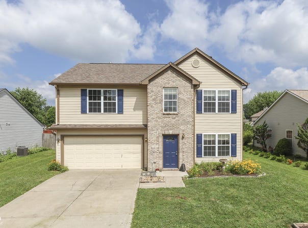 912 Lionshead Lane, Greenwood, IN 46143