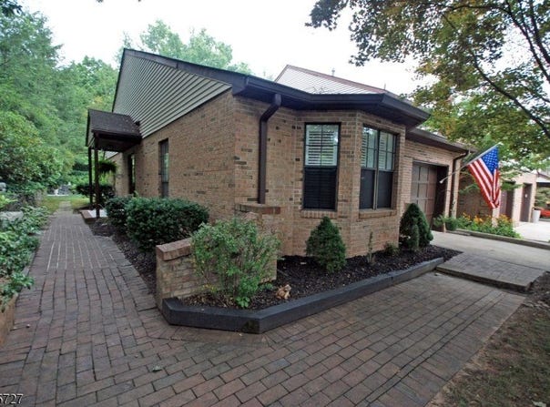 8 Amy Ct, Lebanon Boro, NJ 08833-2101