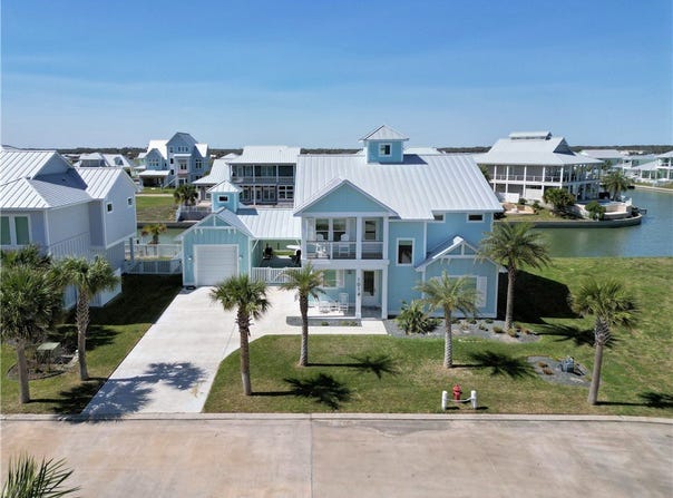 1014 Grand Cayman Court, Rockport, TX 78382