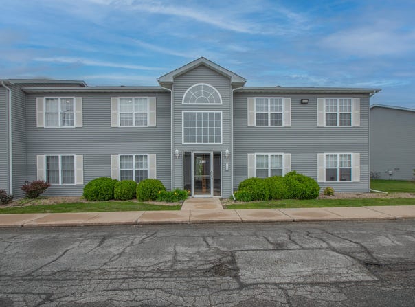 8243 Lincoln Circle, Merrillville, IN 46410