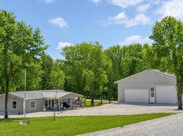21825 W Capri, Hermitage, MO 65668