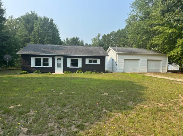 140 E Pierce Drive, White Cloud, MI 49349