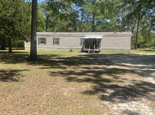 517 Dunnam Rd., Leakesville, MS 39451