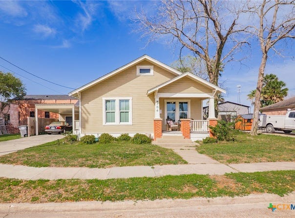 104 E Stayton Avenue, Victoria, TX 77901