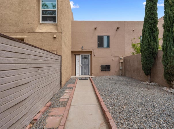 2700 Vista Grande Drive NW, Albuquerque, NM 87120