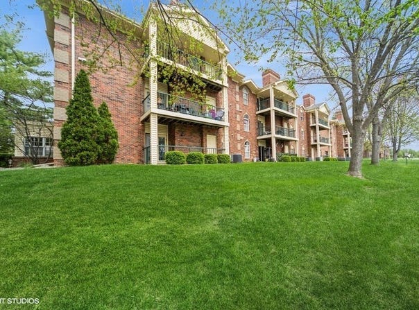 4900 Pleasant Street unit: 16, West Des Moines, IA 50266