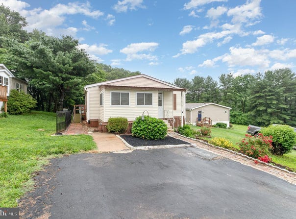 11 TYLER DRIVE, NEW PROVIDENCE, PA 17560