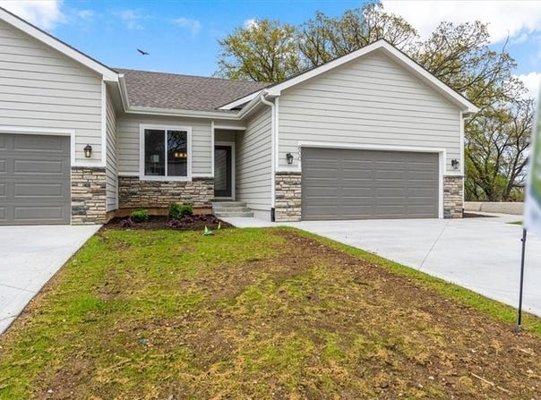 800 Highland Drive, Edwardsville, KS 66111