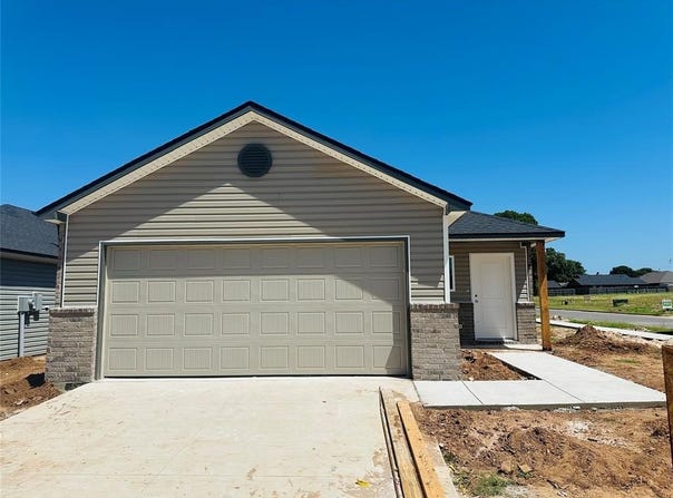 1201 Meadow Brook Drive, Purcell, OK 73080