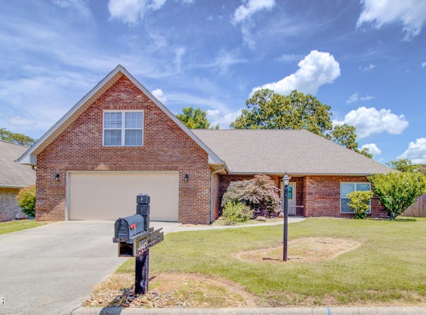 1074 St Johns Drive, Maryville, TN 37801