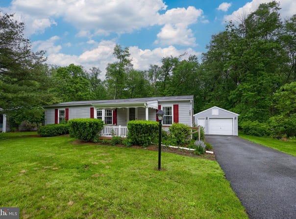 109 MAPLE AVENUE, MANHEIM, PA 17545